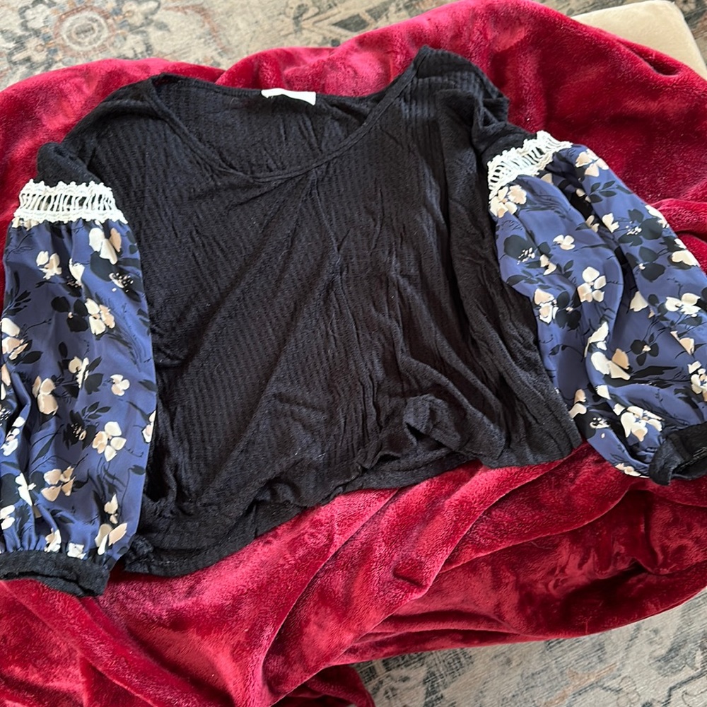 Black waffle ballon sleeve top